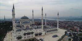 پخش شدن صدای اذان در محوطه مسجد ایاصوفیه ترکیه + فیلم