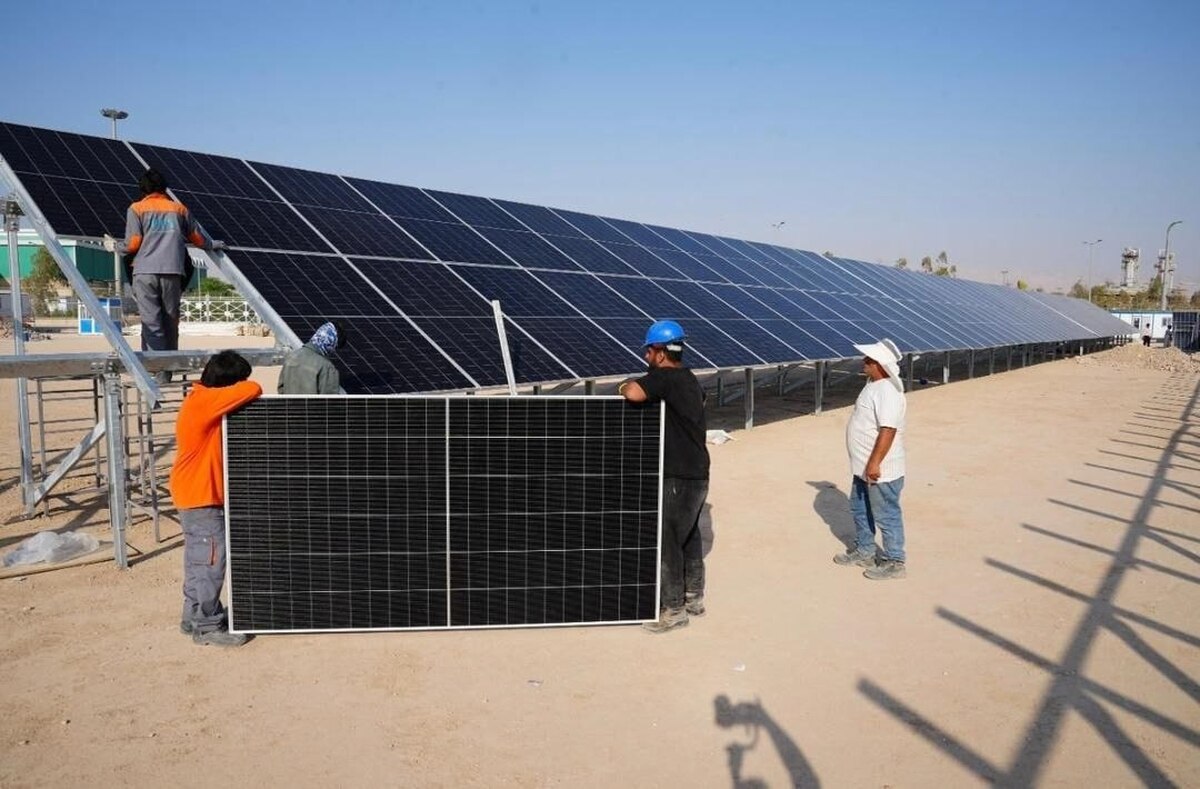 آغاز نصب پنلهای خورشیدی در نیروگاه ۱۵.۲ مگاواتی شرکت پالایش گاز بیدبلند خلیجفارس