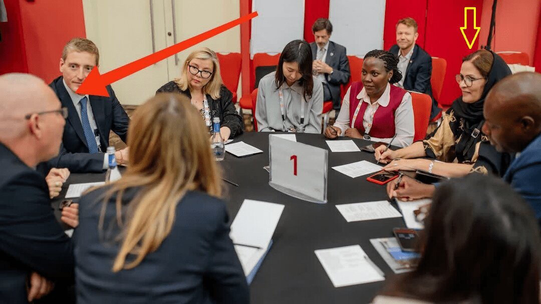 اعتراض ایثارگران به دیدار معاون سازمان استاندارد با مقام رژیم صهیونیست اعتراض ایثارگران به دیدار معاون سازمان استاندارد با مقام رژیم صهیونیست