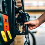 اعلام محدودیت جدید در پمپ بنزین‌ها / مردم بخوانند