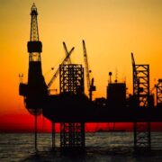 افت شدید حفاری نفت در آمریکا همزمان با کاهش قیمت‌ها