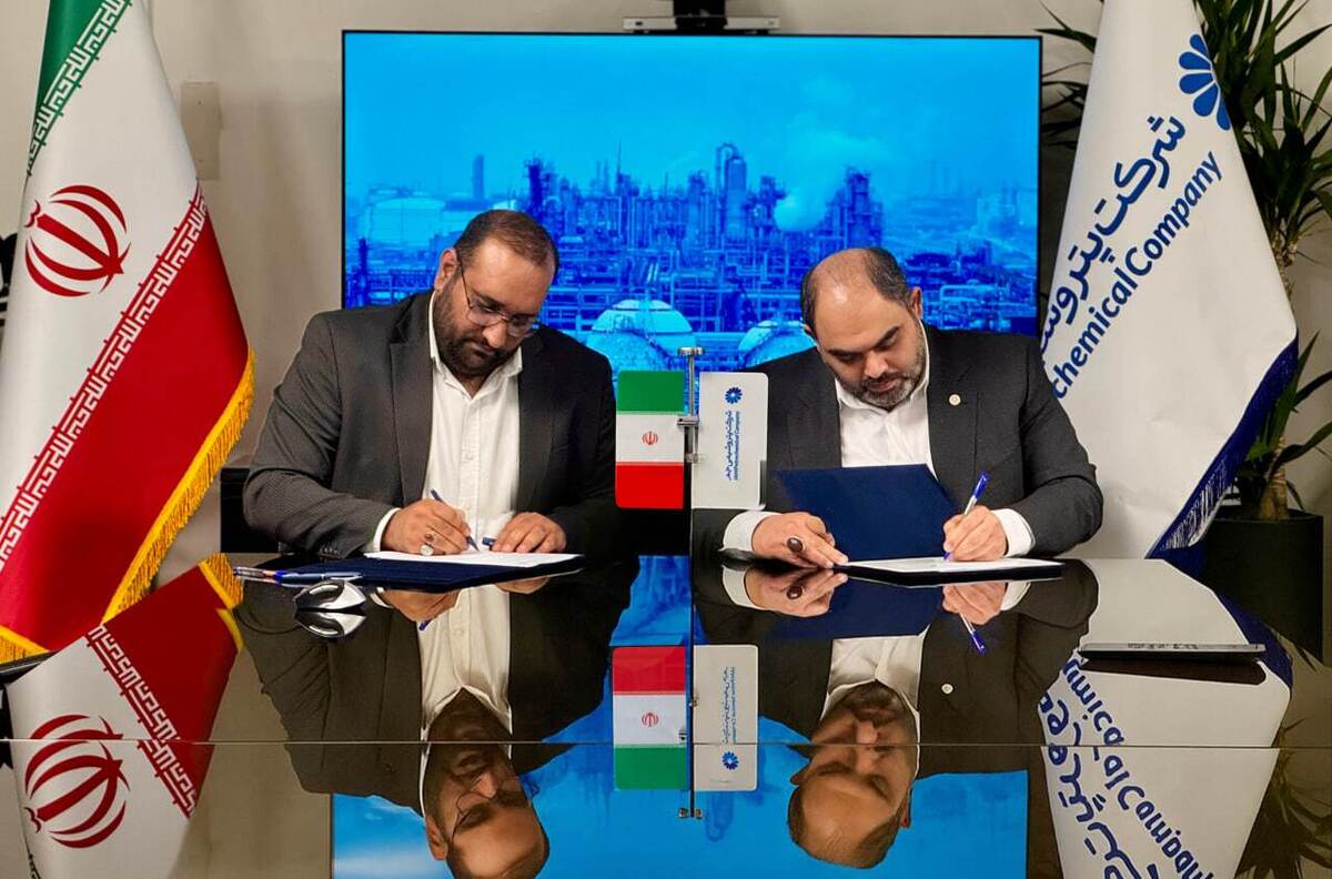 امضای تفاهمنامه حمل ۸۰ هزار تن محصولات پتروشیمی جم با شرکت فجر جهاد منعقد شد