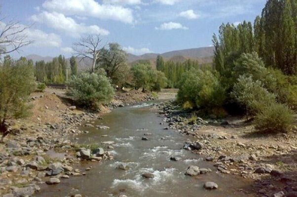برداشت بی رویه مصالح از بستر رودخانه‌ها عامل ایجاد مشکلات آبی در سنته