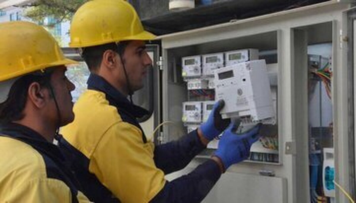 برچسب و اخطار بدمصرفی برق بر پیشانی این اصناف