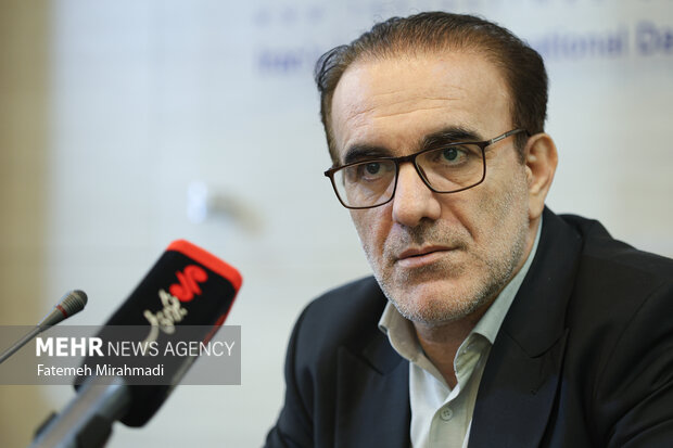 تأخیر پرداخت مطالبات حوزه سلامت، پرداختی از جیب مردم را بیشتر میکند