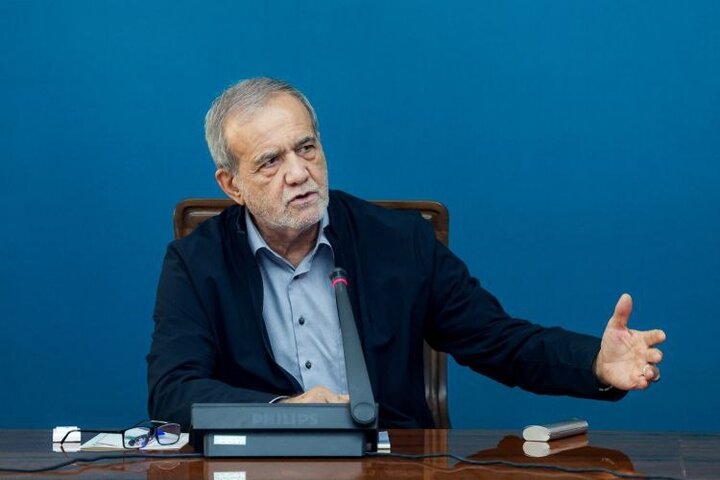 تأکید پزشکیان بر توسعه حمل و نقل ریلی حومهای تهران