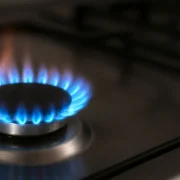 تصمیمی داغ برای نجات هوای شهر ؛ نبرد برق و گاز در قلب زمستان