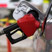 تنش و درگیری در پمپ بنزین‌ها به دلیل کمبود بنزین