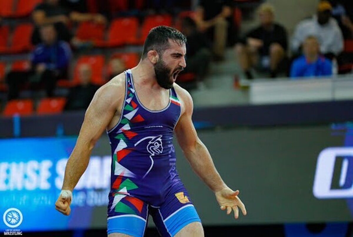 حسن یزدانی در فینال لیگ برتر کشتی آزاد مقابل مجتبی گلیج به میدان میرود