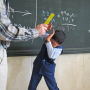 در صورت هتک حرمت معلم، تکلیف چیست؟/ «ممنوعیت تنبیه بدنی دانشآموزان» در مدارس ابلاغ شد