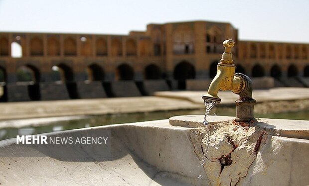 زایندهرود از سرآب تا پایاب؛ بررسی راهکارهای احیای نماد اصفهان