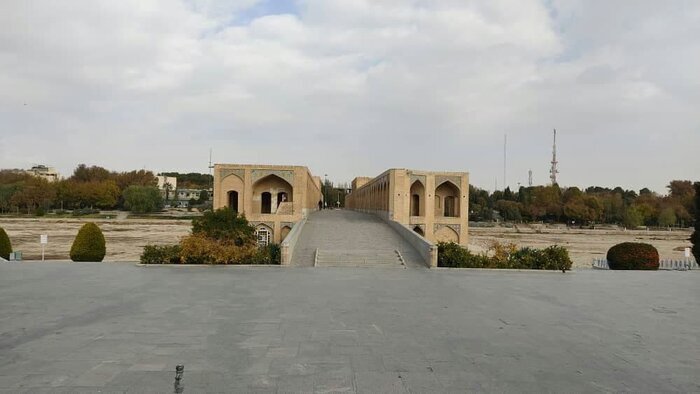 زایندهرود از سرآب تا پایاب؛ بررسی راهکارهای احیای نماد اصفهان زایندهرود از سرآب تا پایاب؛ بررسی راهکارهای احیای نماد اصفهان