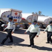 عقب‌نشینی اشتباه دولت در برابر قاچاقچیان سوخت/ تصمیمات درست اقتصادی را قربانی جنگ نکنید