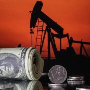 قیمت جهانی نفت امروز دوشنبه ۲۳ تیرماه ۱۴۰۴/ افزایش تولید عربستان و موازنه قیمت