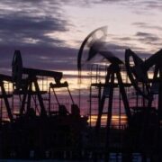 قیمت جهانی نفت امروز ۱۳ اردیبهشت