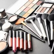 مراقب واکنش های آلرژیک به محصولات آرایشی باشید