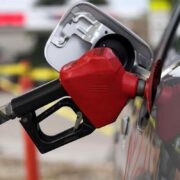 وزیر نفت تکلیف قیمت‌ بنزین در سال جاری را روشن کرد