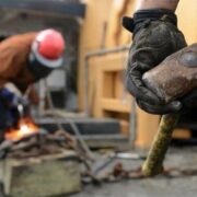 کارگران توان پرداخت هزینههای مهارتآموزی بهروز را ندارند