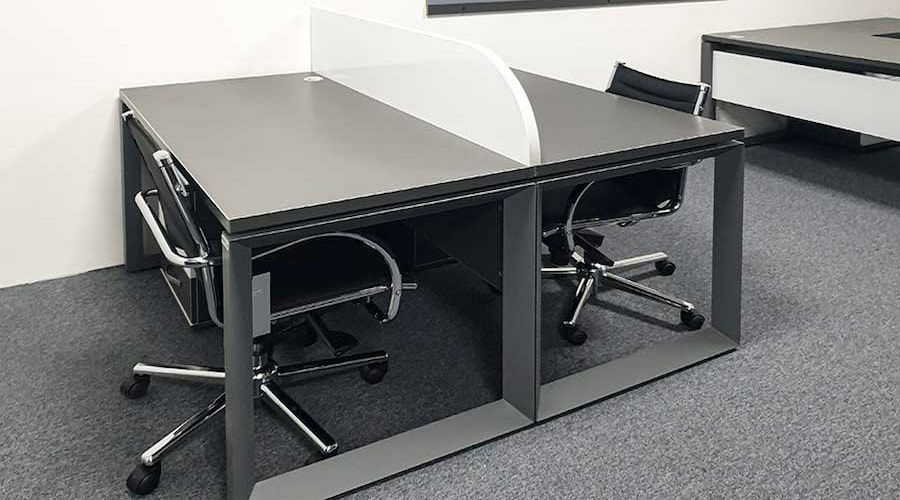 ۵ نکته مهم انتخاب میز اداری دو نفره با پایه فلزی برای دفاتر مدرن ۵ نکته مهم انتخاب میز اداری دو نفره با پایه فلزی برای دفاتر مدرن