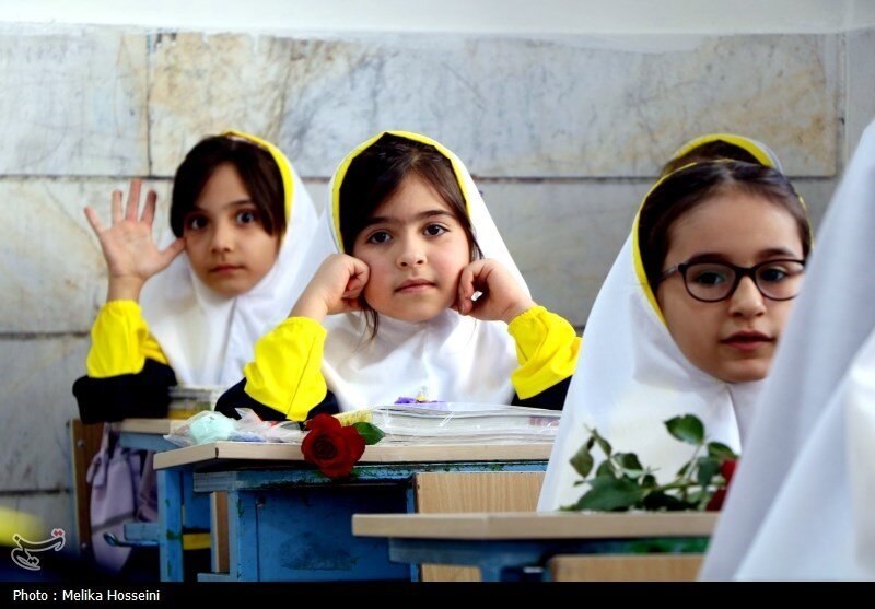 آموزش غیرحضوری لطمه بزرگی به سواد و بلوغ دانشآموزان زد/ مدل مدرسه سنتی برای آموزش مجازی کارایی ندارد؛ «معلم، دانشآموز و آموزش فدای بخشنامهها شدند» آموزش غیرحضوری لطمه بزرگی به سواد و بلوغ دانشآموزان زد/ مدل مدرسه سنتی برای آموزش مجازی کارایی ندارد؛ «معلم، دانشآموز و آموزش فدای بخشنامهها شدند»