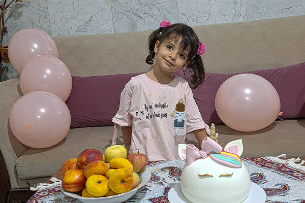 رد خون کنار گلسر صورتی «ملینا»