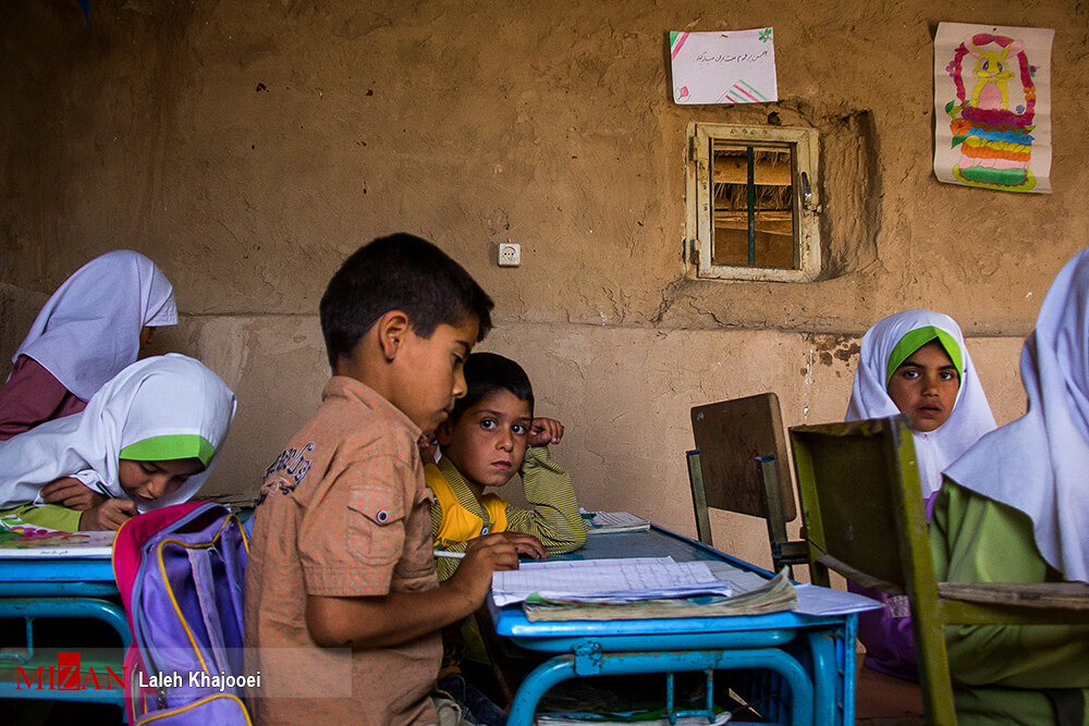 پایان سلطه کتابهای درسی؛ «تدریس یک کتاب واحد در همه مناطق کشور واقعبینانه نیست»/ آموزش رایگان در عمل وجود ندارد پایان سلطه کتابهای درسی؛ «تدریس یک کتاب واحد در همه مناطق کشور واقعبینانه نیست»/ آموزش رایگان در عمل وجود ندارد