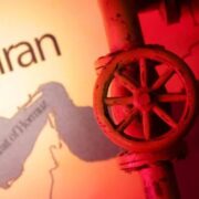 بزرگترین افزایش هفتگی قیمت نفت در ۴ دهه گذشته رقم خورد