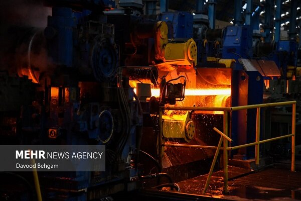 بار احیای صنایع بر دوش بخش خصوصی باشد