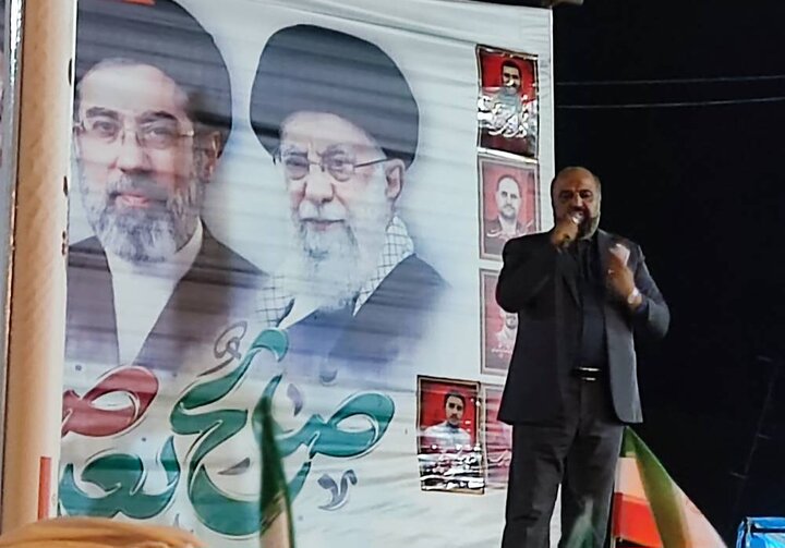 توانایی: فرزندانتان در نیروی دریایی در برابر دشمن دلیرانه ایستاده اند