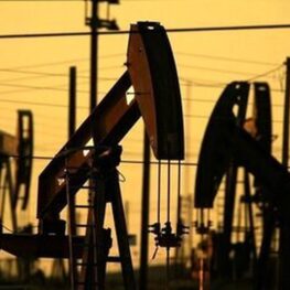 جهش قیمت نفت پس از فعال شدن پدافند در تهران