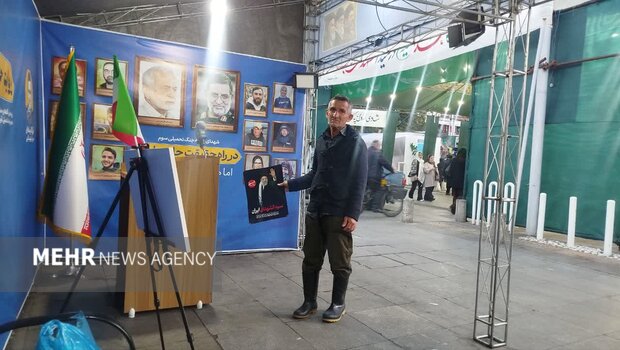 صدای لرزان قامت استوار؛ روایت مهر از کارگری که هر شب در میدان است صدای لرزان قامت استوار؛ روایت مهر از کارگری که هر شب در میدان است