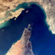 قیمت نفت بعد از توقف تردد در تنگۀ هرمز شدیدا افزایش یافت