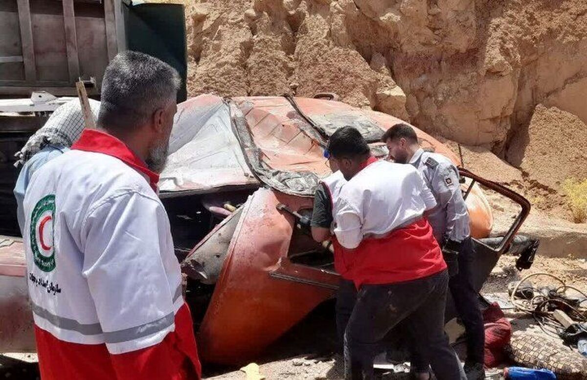 انفجار پژو ۴۰۵ پس از سقوط مرگبار به دره / آمار فوتیها و مصدومان