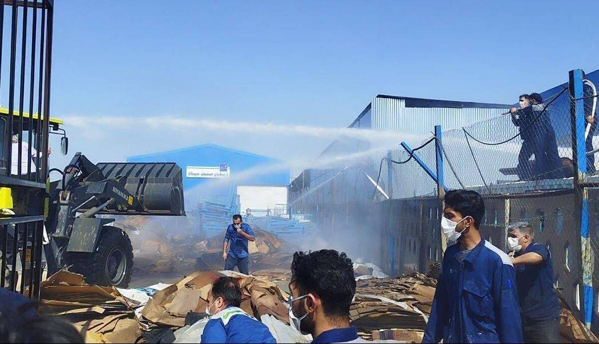جزئیات آتشسوزی ضایعات کارخانه لوازم خانگی شاهین شهر