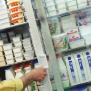 درخواست افزایش قیمت دوباره لبنیات روی میز سازمان حمایت