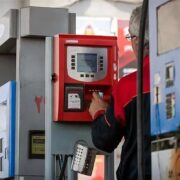 فاز جدید بنزینی دولت کلید خورد / بنزین گران میشود؟