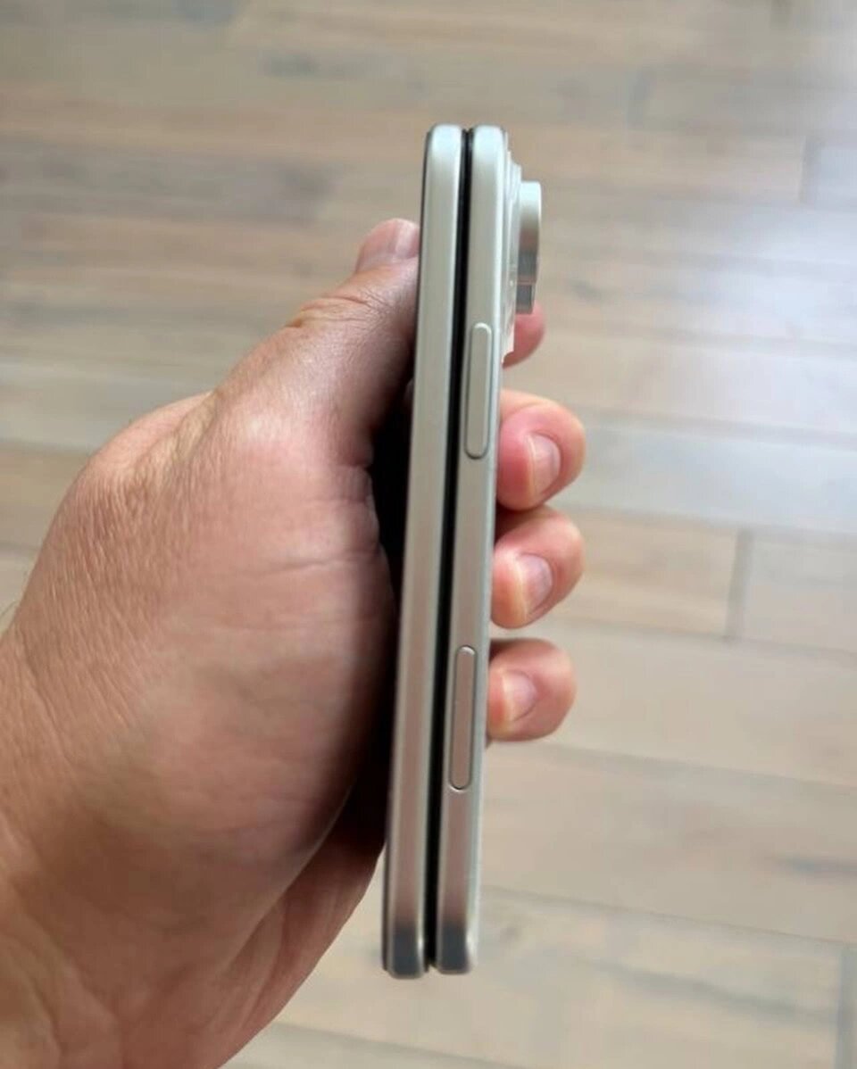 تصاویر جدید از آیفون تاشو منتشر شد تصاویر جدیدی از آیفون تاشو منتشر شد