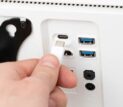 علامت D کنار پورت USB چه کاربردی دارد؟