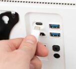 علامت D کنار پورت USB چه کاربردی دارد؟