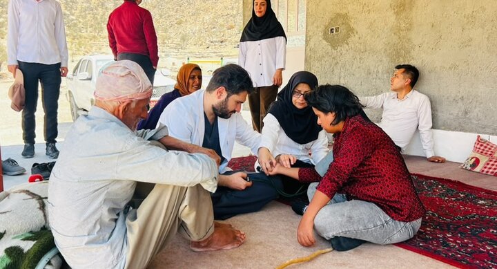 خدمت به محرومترین روستاهای ارم؛ تیم سلامت در مسیر روستاهای سختگذر خدمت به محرومترین روستاهای ارم؛ تیم سلامت در مسیر روستاهای سختگذر