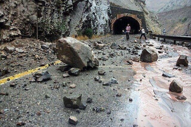 پلیس راه هشدار داد: احتمال ریزش سنگ و رانش زمین در جادههای شمال