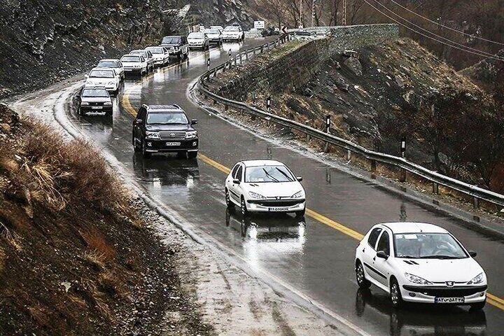 ترافیک نیمهسنگین در ۶ محور مواصلاتی کشور| بارش باران در ۳ استان