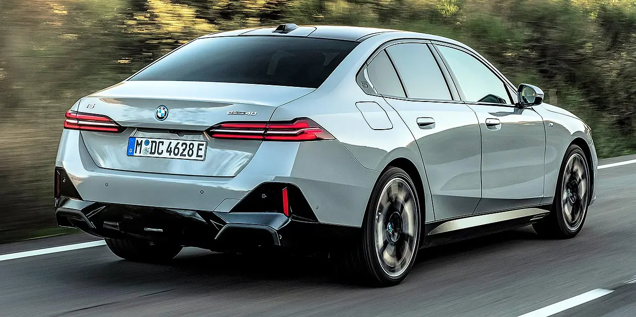 نگران شارژ این 10 خودرو برقی نباشید bmw-i5-edrive40-rear